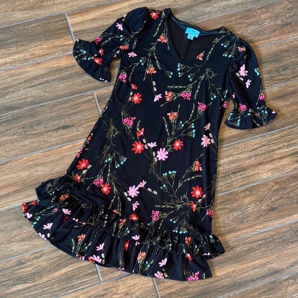 CeCe Dresses & Skirts - LIKE NEW CeCe Floral Ruffle Dress